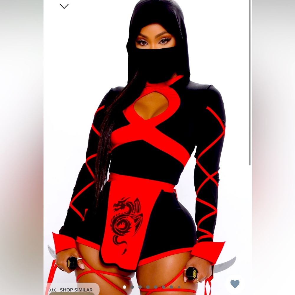 Ninja Halloween costume black and red.